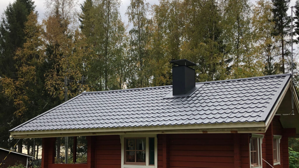 Kattoremontti mökille, Oulun seudulla.